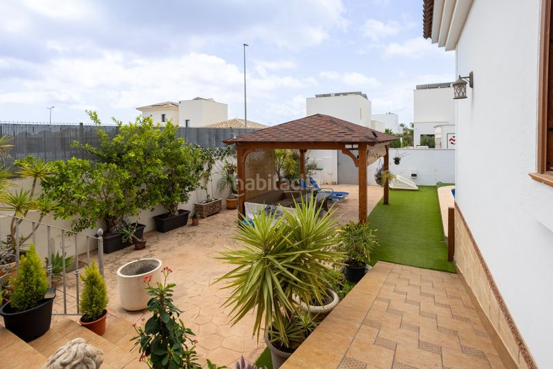 Foto f9438fb7-2e0c-4066-98d8-7bf9f2c778c5. Casa amb piscina a Montesinos (Los)