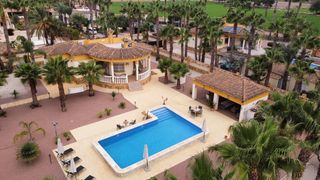 Maison à Catral. Villa completamente reformada con piscina privada en una amplia