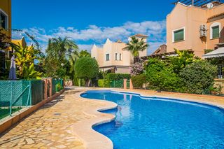 Casa in Los Balcones-Los Altos. Encantadora casa adosada con piscina y solaacuterium en los balc