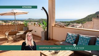 Casa a Capdepera Poble. Casa adosada reformada con estilo, con patio, piscina y vistas a