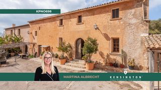 Country house in Artà Poble. Gran finca con propiedad histórica, 2 proyectos de obra nueva co