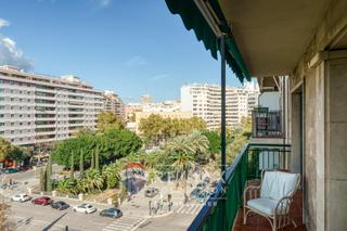 Flat  Mallorca. Amplio piso señorial en el paseo mallorca con terraza y vistas a