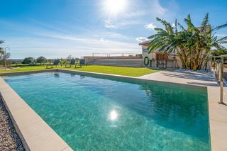 Country house in Campos poble. Espaciosa finca de recién construcción en una parcela de 23,000