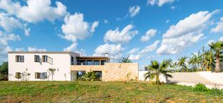 Mas à Campos. Espaciosa finca de recién construcción en una parcela de 23,000