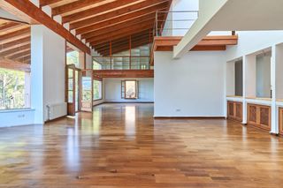 Chalet in Esporles. Villa de 4 dormitorios con etv, jardín, piscina y garaje