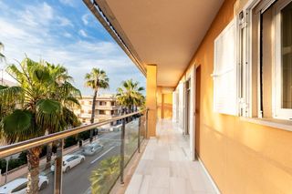 Àtic  Carrer de costa i llobera. Ático reformado de 3 dorm. con licencia etv para 6 pers a 250m d