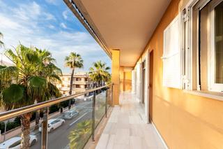 tic  Carrer de costa i llobera. tico reformado de 3 dorm. con licencia etv para 6 pers a 250m d