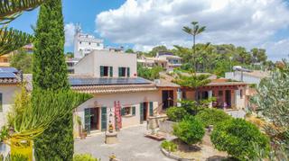 Reihenhaus in Establiments. Adosado de 4 dorm. con jardin en establiments