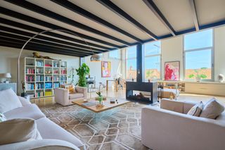Maison à Gènova. Casa de pueblo con terraza y licencia de alquiler vacacional en