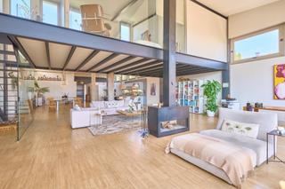 Maison à Gènova. Loft industrial único con terraza y licencia de alquiler vacacio