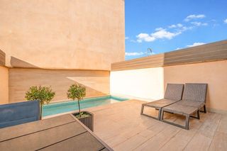 Maison jumelée à Sa Cabaneta. Adosado moderno en sa cabaneta con piscina y parking