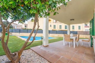 Casa a schiera in Porreres. Adosado moderno con licencia de alquiler vacacional en porreres