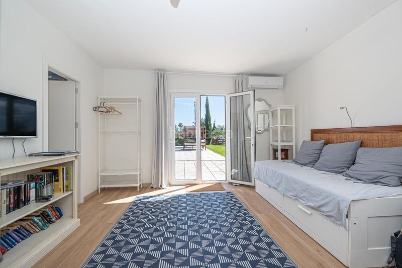 Foto 7511440f-95bc-4d78-ae5a-d7e6aea1ebdf. Casa amb calefacció aparcament piscina a Son Sardina Palma de Mallorca