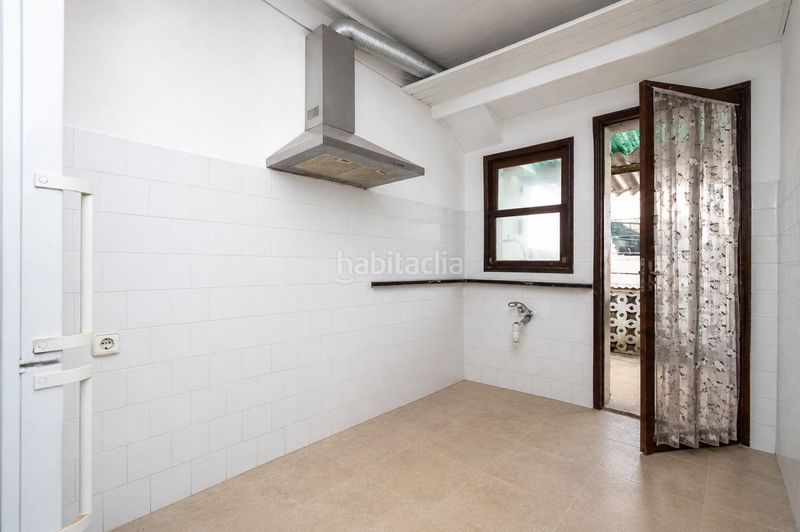Foto b1fce584-5936-4b7c-8b08-47b8176c3444. Casa adossada amb aparcament a S´Arenal Palma de Mallorca