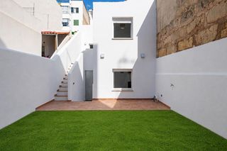 Casa  Sagasta. Casa reformada en son cotoner con terraza, jardín y parking