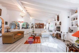 Xalet a Santa Ponça. Luminosa villa con jardín, terrazas con porche y piscina en nova