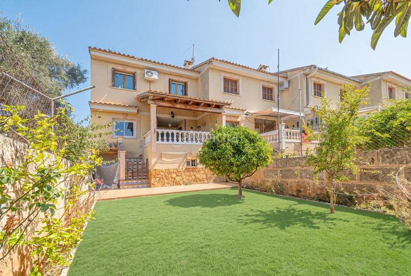 Foto a612fccd-0175-47c3-b9fd-1731d00214e4. Casa aparellada amb aparcament a Son Sardina Palma de Mallorca