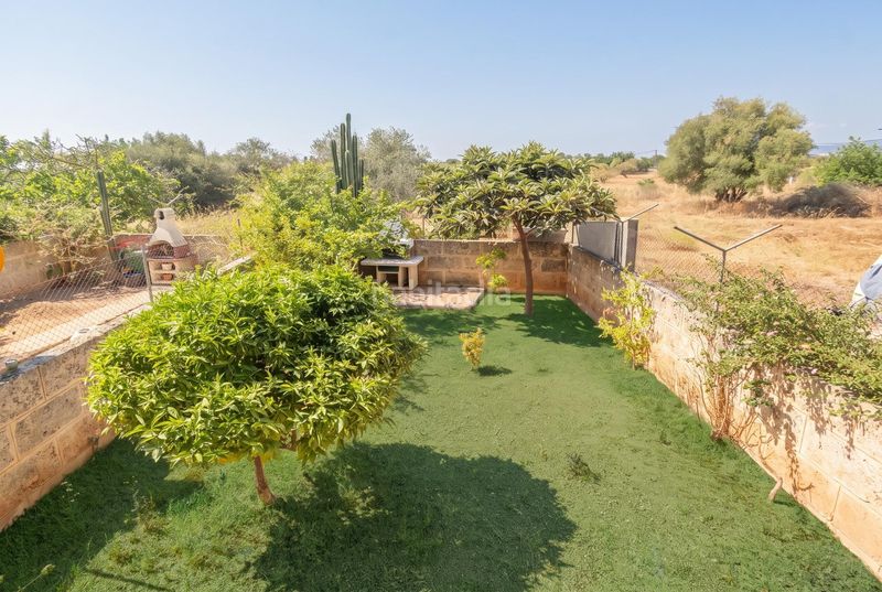Foto c7ced9a8-c7d5-4e75-b7c3-eb38e4e2110b. Casa aparellada amb aparcament a Son Sardina Palma de Mallorca