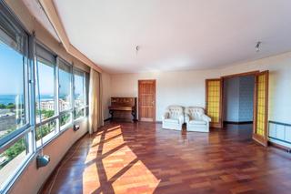 Apartamento en El Sindicat. Negociable  amplio piso con espectaculares vistas al mar  oportu