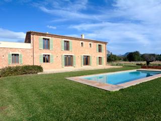 Masia a Alar. Mallorca next properties  se vende casa con terreno en alaro