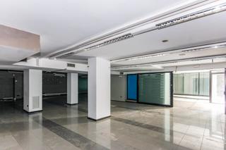 Alquiler Local Comercial  Carrer del bruc. Local en santa coloma de gramenet