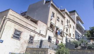 Flat  Carrer de solsona. Piso en badalona