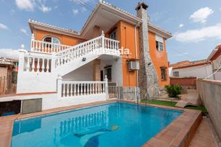 Xalet a Vulcano 8. Maravilloso chalet independiente en huétor vega
