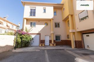 Casa a Calle manuel de falla p 10. Magnífica casa pareada en ogíjares