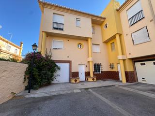 Casa  Calle manuel de falla p 10. Magnífica casa pareada en ogíjares