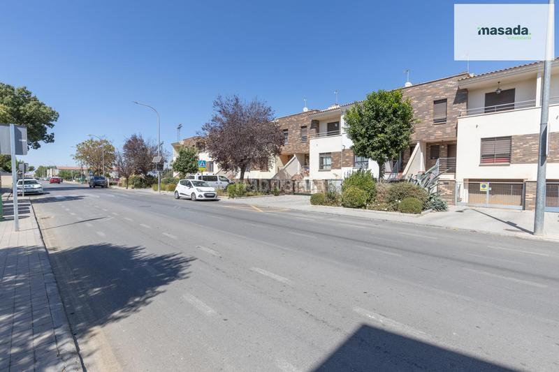 Foto 7874d8ca-f740-4dd1-90a7-c62aebe72774. Casa adossada amb aparcament a Belicena Vegas del Genil