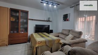 Piso en Calle de las islas azores 1. Acogedora vivienda amueblada, con patio y cochera incluida en el