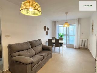 Location Appartement à Calle de matilde de torre 1. Piso reformado muy luminoso de 3 dormitorios para estudiantes ju