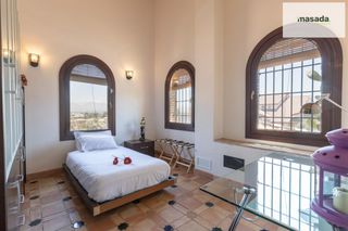 Chalet à Calle de la tórtola 22. Espectacular villa andaluza en el ventorrillo