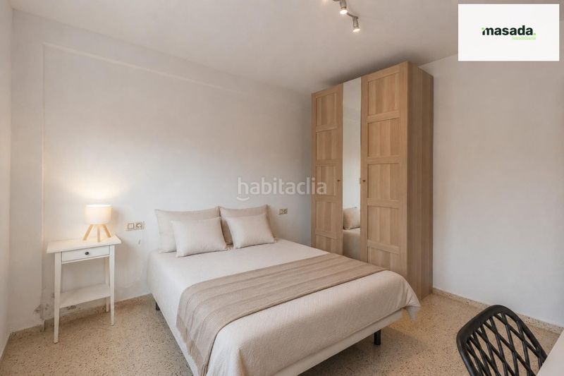 Foto d5a7d511-6be0-4c32-a991-4e14bd6173d1. Pis a calle alejandro dumas 7 a Cartuja Granada