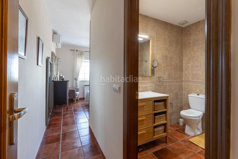 Foto 24fdde6e-36c4-4597-b144-efa2c352bd66. Casa adossada a calle calle níspero 5 a Cájar