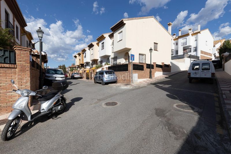Foto 41637157-bc2b-4b19-a854-0929ff7353a6. Casa adossada a calle calle níspero 5 a Cájar