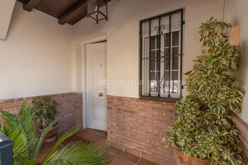 Foto 469f9390-38bf-4156-9d48-05e2dc6a8aba. Casa adossada a calle calle níspero 5 a Cájar