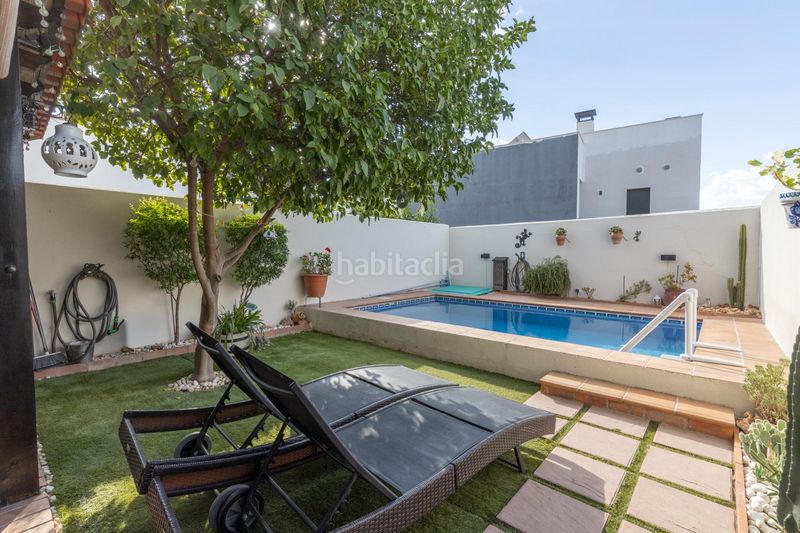 Foto 4fbd0795-d5a3-4330-840b-92f6272eb041. Casa adossada a calle calle níspero 5 a Cájar