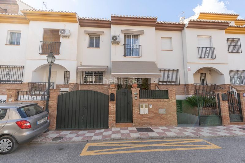 Foto 50a46fbd-80f9-4036-b01c-934fbdf9bb8b. Casa adossada a calle calle níspero 5 a Cájar
