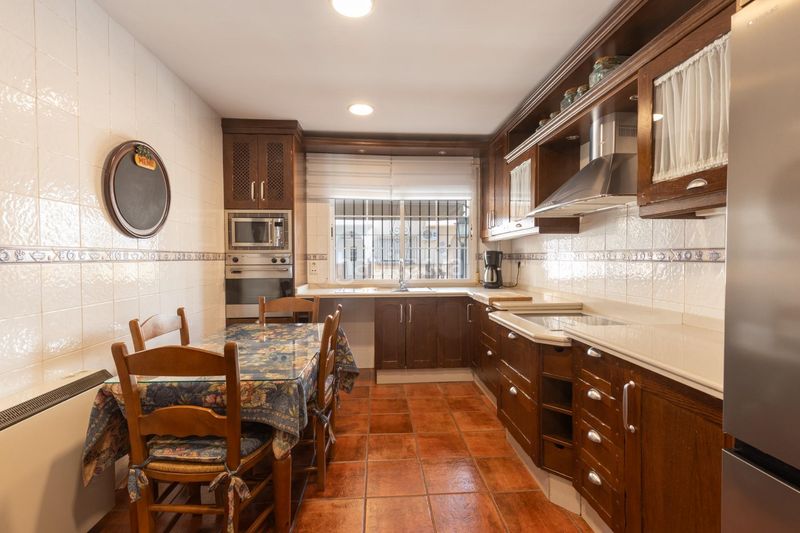 Foto a8b703b1-d028-4f16-a44c-8d112f1a2d27. Casa adossada a calle calle níspero 5 a Cájar