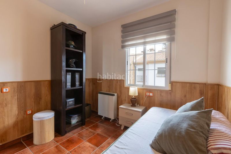 Foto e4f88a4c-7713-4579-9fff-5c79135c3ea0. Casa adossada a calle calle níspero 5 a Cájar