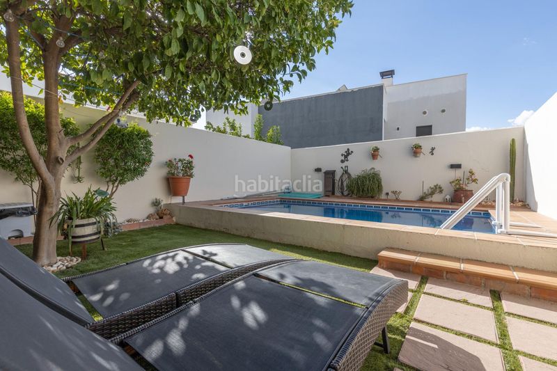 Foto f8038156-acfe-4306-8360-d91cac879c90. Casa adossada a calle calle níspero 5 a Cájar