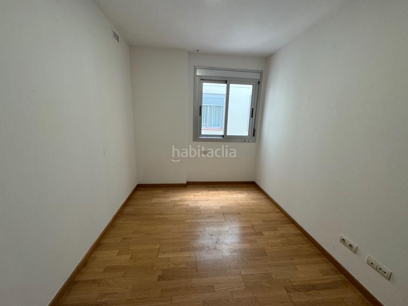 Foto a42328b8-cb6f-4f97-b57f-f205f4828e2e. Pis amb calefacció aparcament a Centre Castelldefels