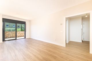 Appartamento  Carrer jacint verdaguer. Piso reformado en venta con terraza y piscina