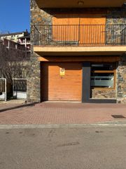 Aparcament cotxe a Avinguda de catalunya 24. Se vende parking en el centro de llivia