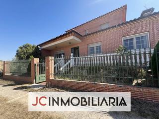 Casa en Vista alegre 1. Precioso chalet en muy buen estado en cuenca de campos.