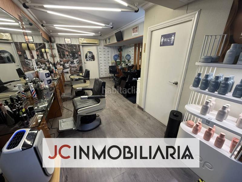 Foto 52b13149-608c-4b43-a904-7cacc09fd0c1. Traspaso local comercial peluquería en traspaso en calle marqués del duero, 1 en Valladolid