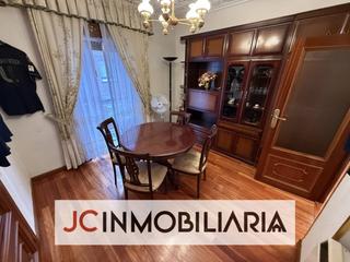 Pis  Casasola. Estupendo piso en la calle casasola, junto a la plaza vadillos.