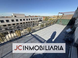 Pis  Olmedo 3. Estupendo piso con terraza de 20m2, garaje y trastero.