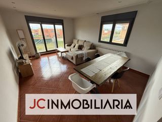 Chalet  Urbanizacion ciudad de la juventud 83. Precioso chalet independiente de 214m2 y parcela de 600m2 en gri
